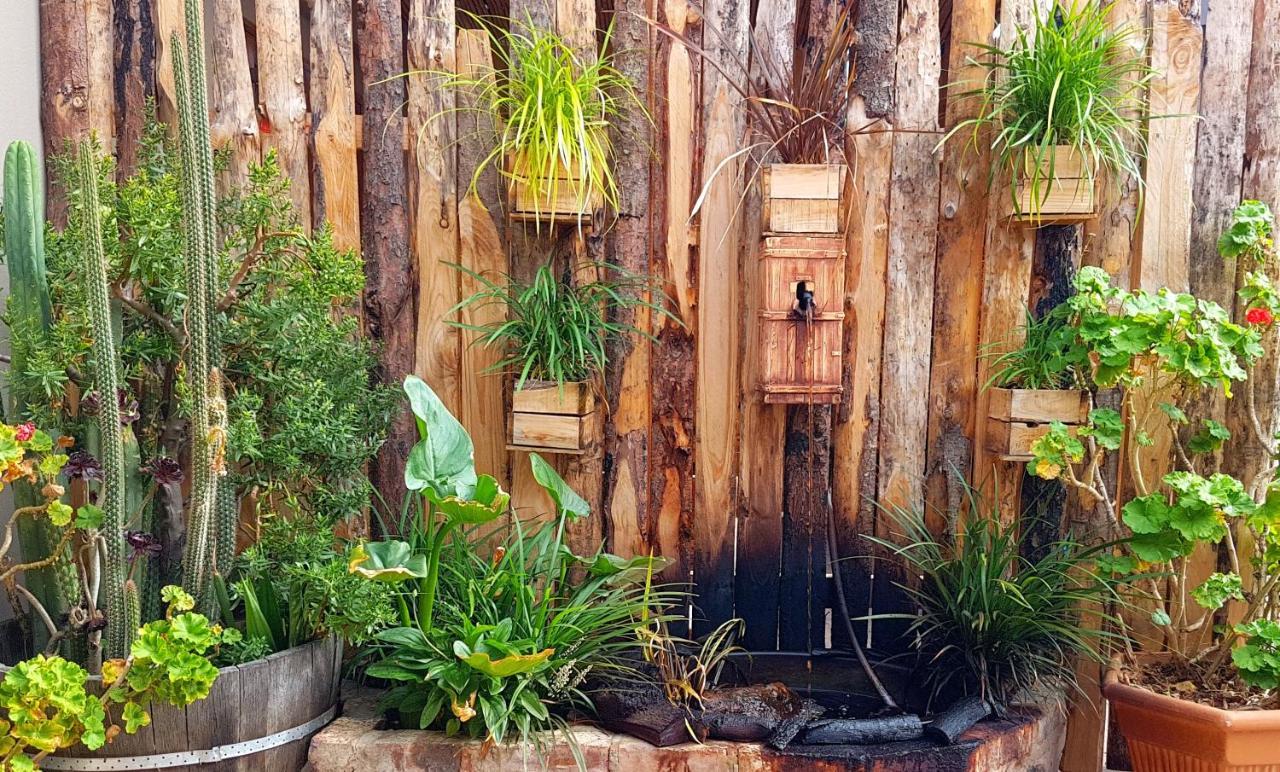 Uthando Backpackers Lodge Oudtshoorn Exterior foto