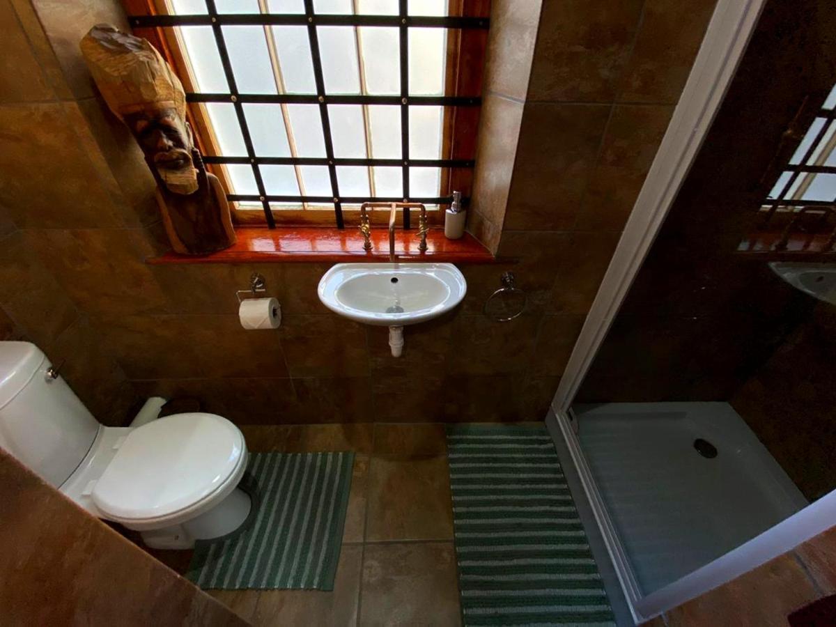 Uthando Backpackers Lodge Oudtshoorn Exterior foto