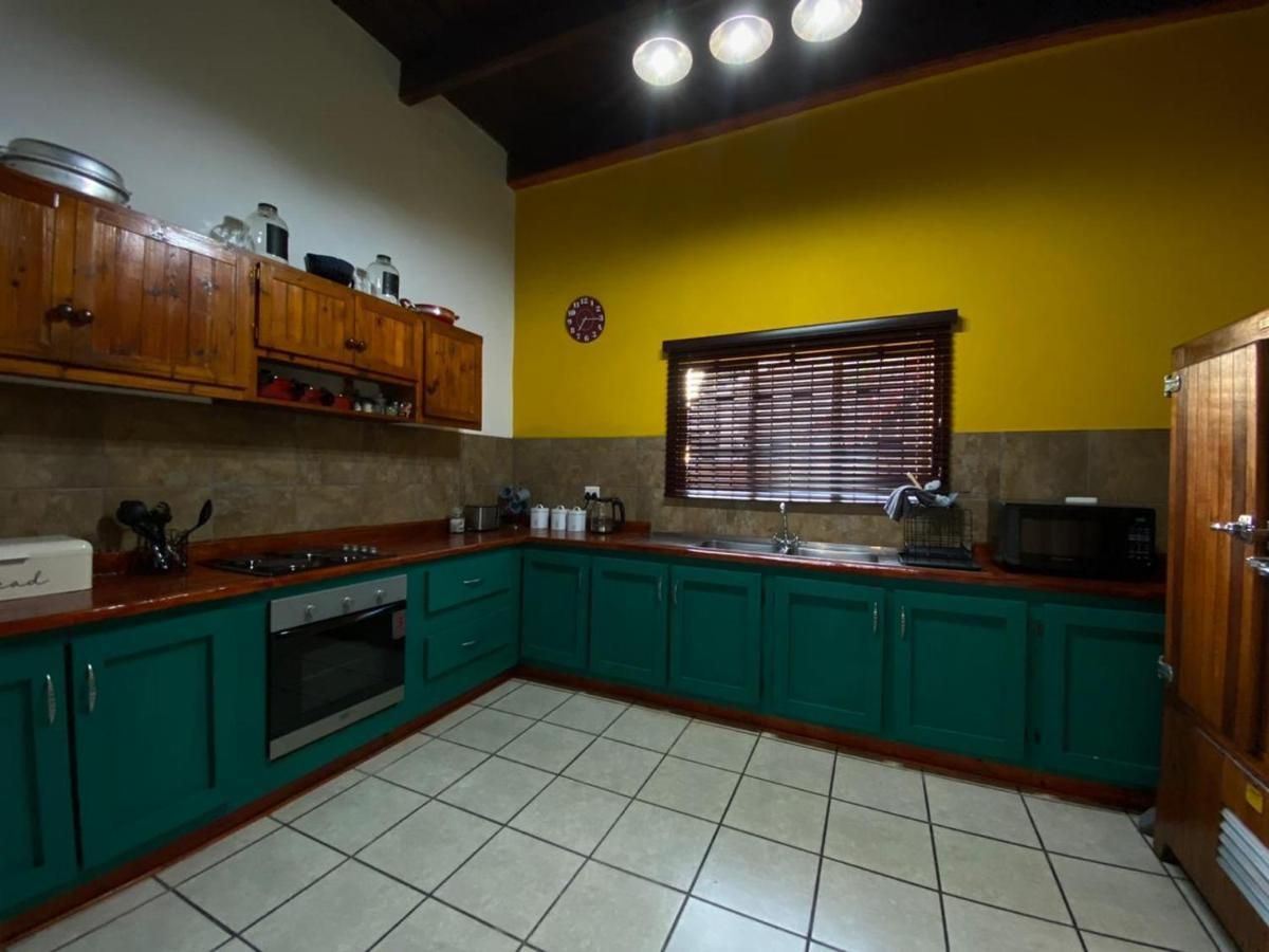 Uthando Backpackers Lodge Oudtshoorn Exterior foto